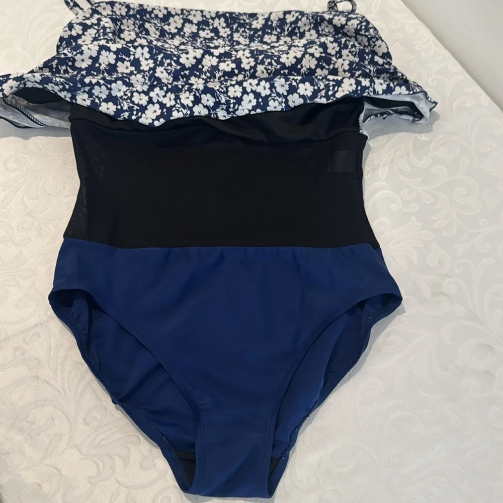 🌟3/$15🌟 EUC Shore Shapes One Piece Swim Suit. Ladies 14 - Picture 9 of 13